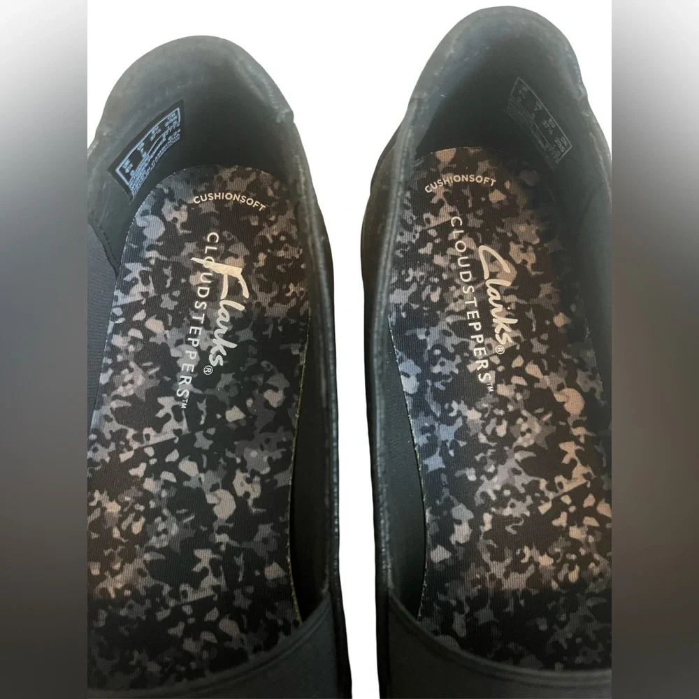 Clarks Women's Cloudsteppers Black Loafers. Size: 7M. NWOT. Great Condition.